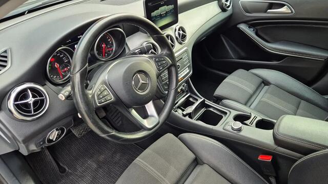 Mercedes-Benz GLA-KLASSE 180 AMG Night Edition PLus 175PK