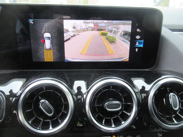 Mercedes-Benz GLA-KLASSE 200 Trekhaak/Panoramadak