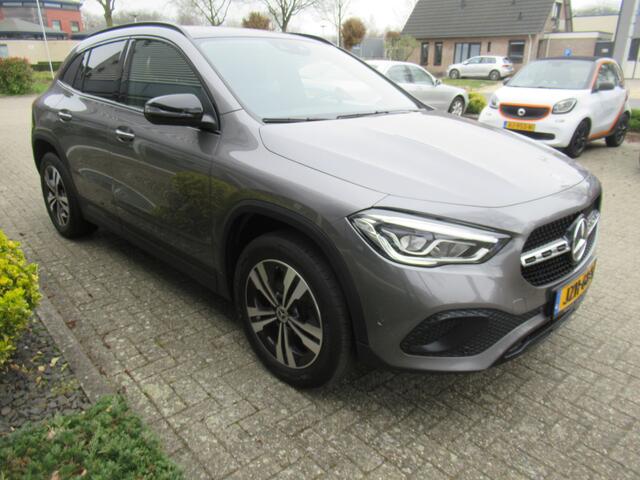 Mercedes-Benz GLA-KLASSE 200 Trekhaak/Panoramadak