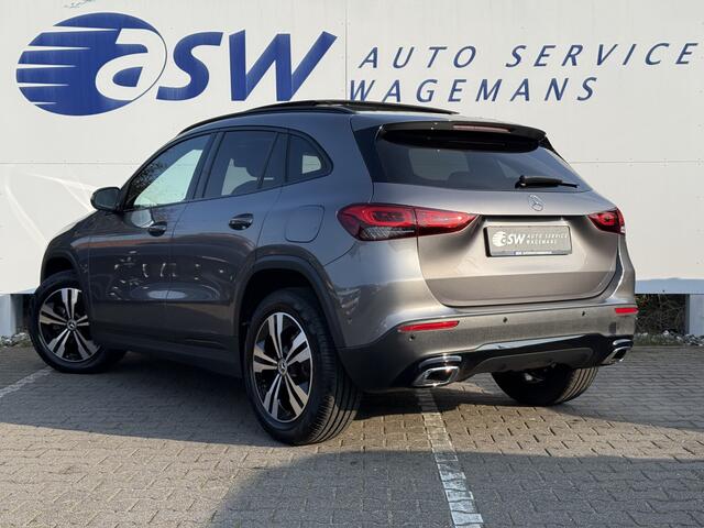 Mercedes-Benz GLA-KLASSE 200 Luxury Line | Trekhaak | Pano | Ambient Light | Camera | 18 inch