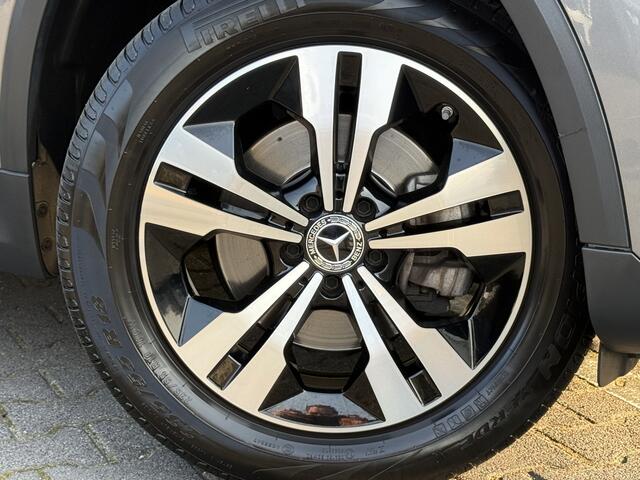 Mercedes-Benz GLA-KLASSE 200 Luxury Line | Trekhaak | Pano | Ambient Light | Camera | 18 inch