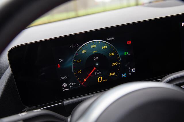 Mercedes-Benz GLA-KLASSE 200 AMG Line , Trekhaak, Achteruitrijcamera, Stoelverwarming,