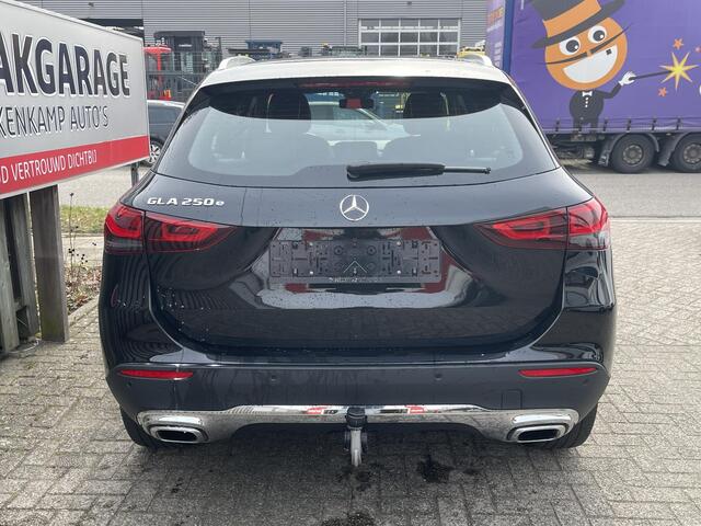 Mercedes-Benz GLA-KLASSE 250 e Progressive 18"/Trekhaak/Matrix LED/Leder/Dodehoek/360 camera/Stoelverwarming/Apple Carplay & Android