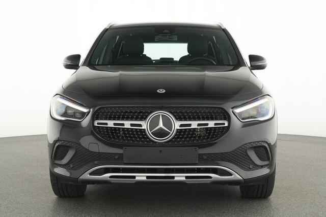 Mercedes-Benz GLA-KLASSE 250 e Plug-In Hybride Trekhaak | Panorama Schuif-Kanteldak | Memory Voorstoelen | Ledkoplampen | Stoelverwarming | KeylessGo | Sfeerverlichting. Inclusief 24 maanden MB Certified garantie voor Europa.