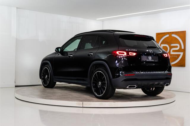 Mercedes-Benz GLA-KLASSE 250 e AMG 218PK | Pano | Sfeer | Carbon | Keyless | Stoelverw. | 12 MND Garantie