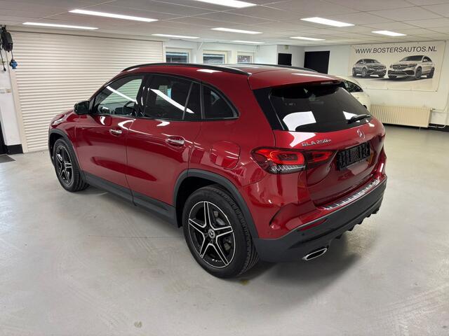 Mercedes-Benz GLA-KLASSE 250 e AMG Line Panorama Keyless Go Camera Led Sfeerverlichting