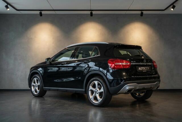 Mercedes-Benz GLA-KLASSE 200 Premium Panoramadak