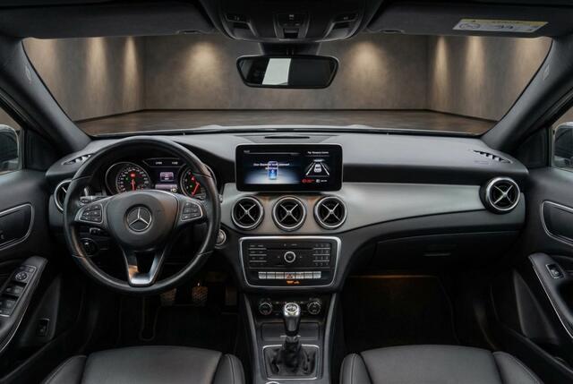 Mercedes-Benz GLA-KLASSE 200 Premium Panoramadak