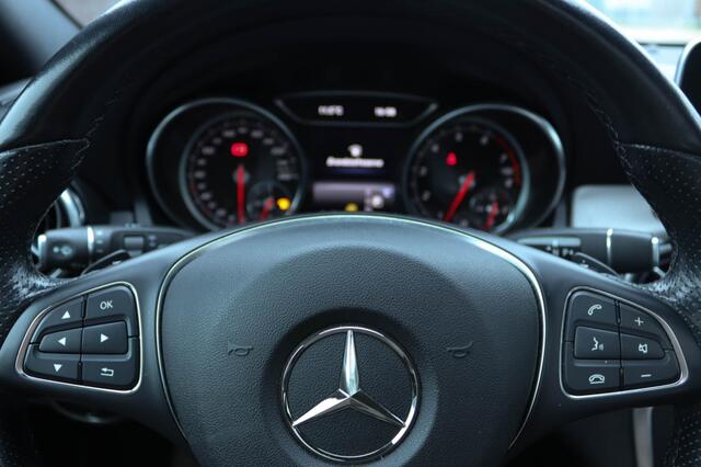 Mercedes-Benz GLA-KLASSE 200 Premium Panoramadak
