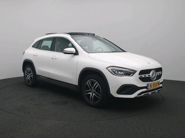 Mercedes-Benz GLA-KLASSE 200 Business Solution Luxury Panorama Schuif-Kanteldak | Sfeerverlichting | Ledkoplampen. Inclusief 24 maanden MB Certified garantie voor Europa.