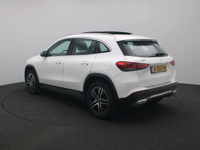 Mercedes-Benz GLA-KLASSE 200 Business Solution Luxury Panorama Schuif-Kanteldak | Sfeerverlichting | Ledkoplampen. Inclusief 24 maanden MB Certified garantie voor Europa.