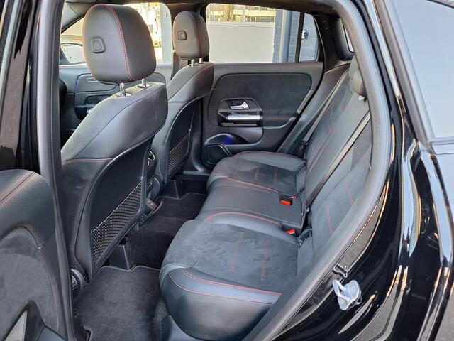 Mercedes-Benz GLA-KLASSE 250 e AMG Line | Panoramadak | Night pakket | Achteruitrijcamera | Sfeerverlichting | Stoelverwarming | Keyless-GO | Elektrische achterklep