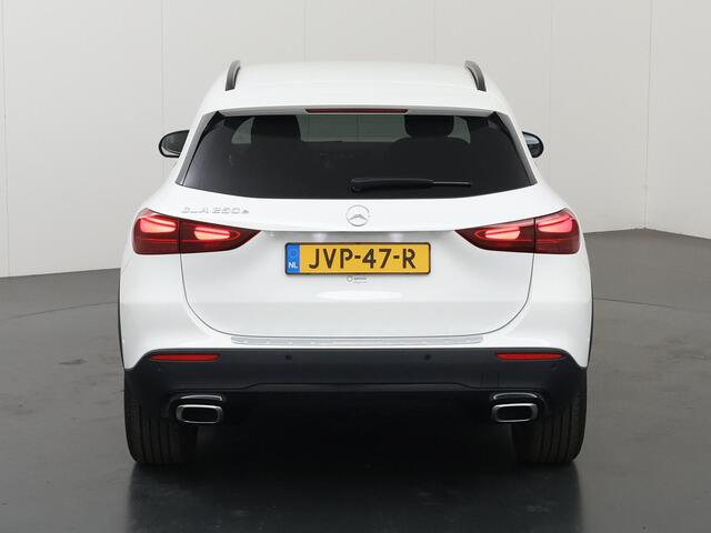 Mercedes-Benz GLA-KLASSE 250 e Luxury Line | Trekhaak | Multibeam | Getint glas | Widescreen | Stoelverwarming |