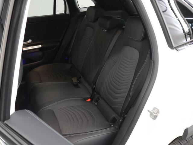 Mercedes-Benz GLA-KLASSE 250 e Luxury Line | Trekhaak | Multibeam | Getint glas | Widescreen | Stoelverwarming |