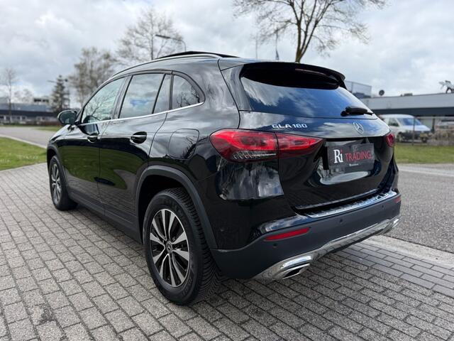 Mercedes-Benz GLA-KLASSE 180 Aut Panorama Led Xenon