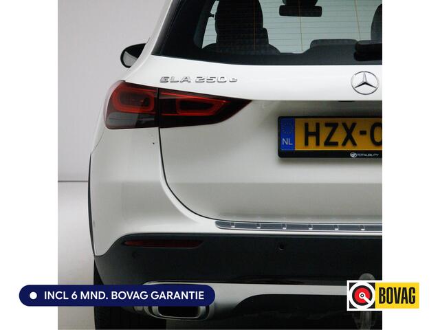 Mercedes-Benz GLA-KLASSE 250 e Business 218 PK | Solution Luxury Limited | Wegklapbare trekhaak | Navigatie | Stoelverwarming Adaptive cruise, Achteruitrijcamera, Sfeerverlichting, Elektrische achterklep, Winterwielenset