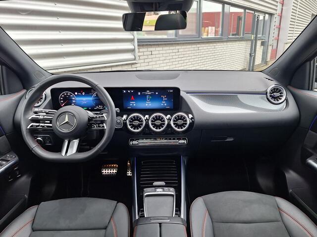Mercedes-Benz GLA-KLASSE 250 e Business Solution AMG | Panoramadak | Night pakket | Achteruitrijcamera | DISTRONIC Afstandsassistent | Sfeerverlichting | Stoelverwarming | Advanced Sound System | Keyless-GO | Elektrische achterklep
