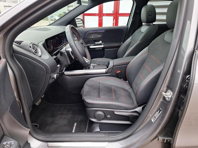 Mercedes-Benz GLA-KLASSE 250 e Star Edition AMG Line | Panoramadak | Night pakket | Achteruitrijcamera | DISTRONIC Afstandsassistent | Sfeerverlichting | Stoelverwarming | Advanced Sound System | Keyless-GO | Elektrische achterklep