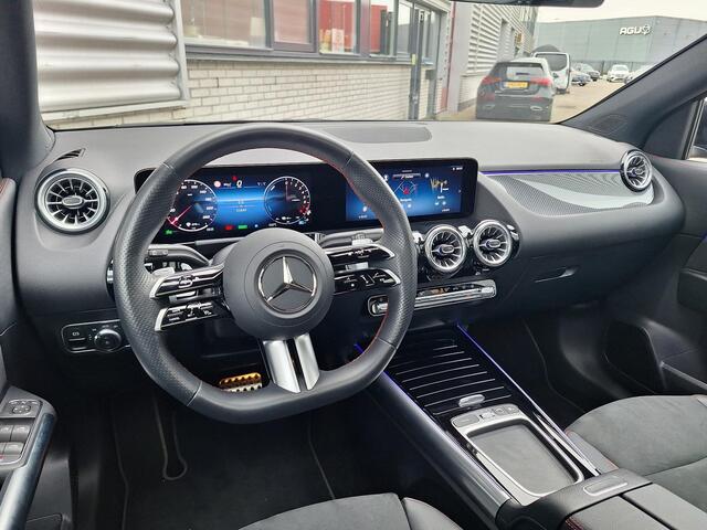 Mercedes-Benz GLA-KLASSE 250 e Star Edition AMG Line | Panoramadak | Night pakket | Achteruitrijcamera | DISTRONIC Afstandsassistent | Sfeerverlichting | Stoelverwarming | Advanced Sound System | Keyless-GO | Elektrische achterklep