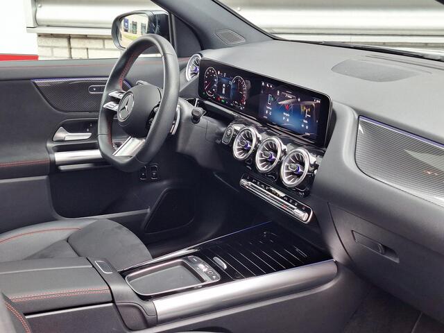 Mercedes-Benz GLA-KLASSE 250 e Star Edition AMG Line | Panoramadak | Night pakket | Achteruitrijcamera | DISTRONIC Afstandsassistent | Sfeerverlichting | Stoelverwarming | Advanced Sound System | Keyless-GO | Elektrische achterklep