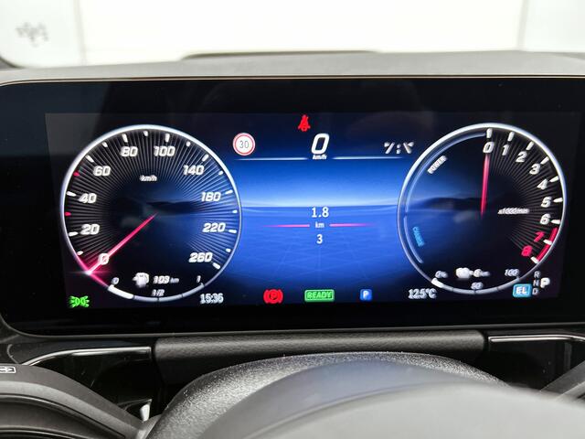 Mercedes-Benz GLA-KLASSE 250 e Business Solution AMG | Premium Plus pakket | Panoramaschuifdak | Kofferdrempel in chroom | Dakrailing | Stuurschakelpaddles | Smartphone Integratie |