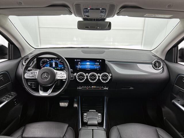 Mercedes-Benz GLA-KLASSE 250 e AMG Plug-In Hybride AMG Line | Night Pakket | Trekhaak | Sfeerverlichting | MultiBeam Ledkoplampen | Lederen bekleding. Inclusief 24 maanden MB Certified garantie voor Europa.