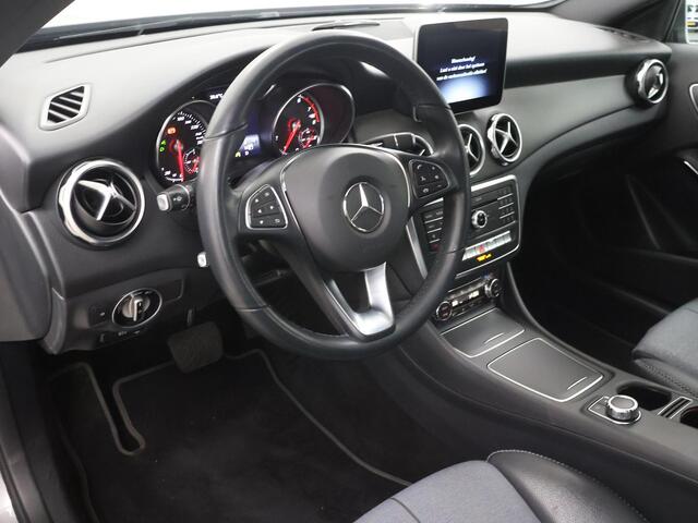 Mercedes-Benz GLA-KLASSE 180 Business Solution | Navigatie | Achteruitrijcamera | Keyless |