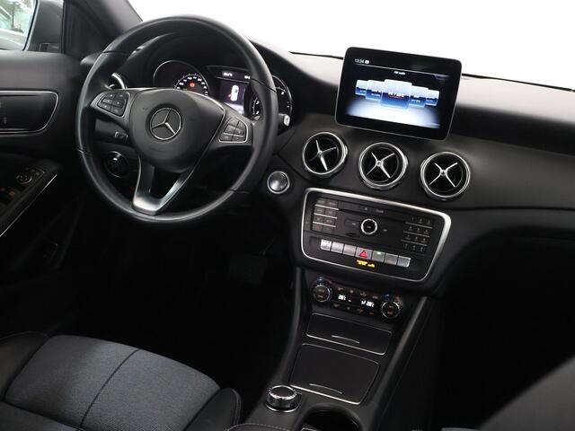 Mercedes-Benz GLA-KLASSE 180 Business Solution | Navigatie | Achteruitrijcamera | Keyless |