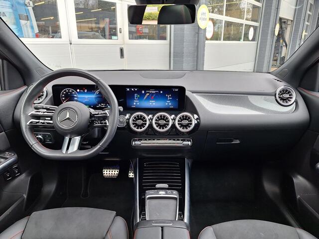 Mercedes-Benz GLA-KLASSE 250 e Business Solution AMG | Panoramadak | Night pakket | Achteruitrijcamera | DISTRONIC Afstandsassistent | Sfeerverlichting | Stoelverwarming | Advanced Sound System | Keyless-GO | Elektrische achterklep