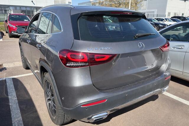 Mercedes-Benz GLA-KLASSE 250 e Progressive LED Wegklapbare trekhaak Stoelverwarming Achteruitrijcamera
