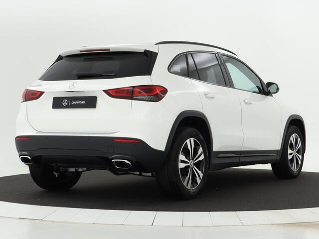 Mercedes-Benz GLA-KLASSE 200 Progressive Panoramadak | Night Pakket | sfeerverlichting Inclusief 24 maanden MB Certified garantie voor Europa.