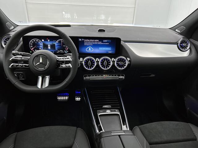 Mercedes-Benz GLA-KLASSE 250 e Business Solution AMG | Premium Plus pakket | Nightpakket | GUARD 360 ° Plus | Burmester Surround Sound | Trekhaak | Panoramaschuifdak | 360° camera |