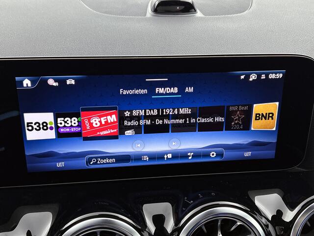 Mercedes-Benz GLA-KLASSE 250 e Business Solution AMG | Premium Plus pakket | Nightpakket | GUARD 360 ° Plus | Burmester Surround Sound | Trekhaak | Panoramaschuifdak | 360° camera |