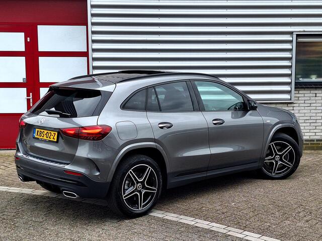 Mercedes-Benz GLA-KLASSE 250 e Business Solution AMG | Panoramadak | Night pakket | Achteruitrijcamera | DISTRONIC Afstandsassistent | Sfeerverlichting | Stoelverwarming | Advanced Sound System | Keyless-GO | Elektrische achterklep
