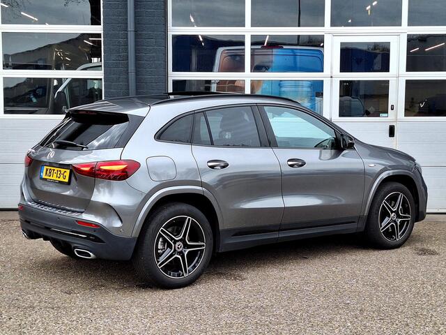 Mercedes-Benz GLA-KLASSE 250 e Business Solution AMG | Panoramadak | Night pakket | Achteruitrijcamera | DISTRONIC Afstandsassistent | Sfeerverlichting | Stoelverwarming | Advanced Sound System | Keyless-GO | Elektrische achterklep
