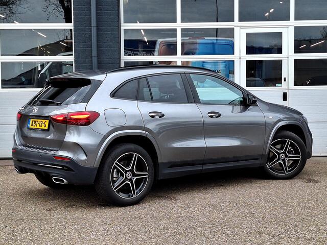 Mercedes-Benz GLA-KLASSE 250 e Business Solution AMG | Panoramadak | Night pakket | Achteruitrijcamera | DISTRONIC Afstandsassistent | Sfeerverlichting | Stoelverwarming | Advanced Sound System | Keyless-GO | Elektrische achterklep