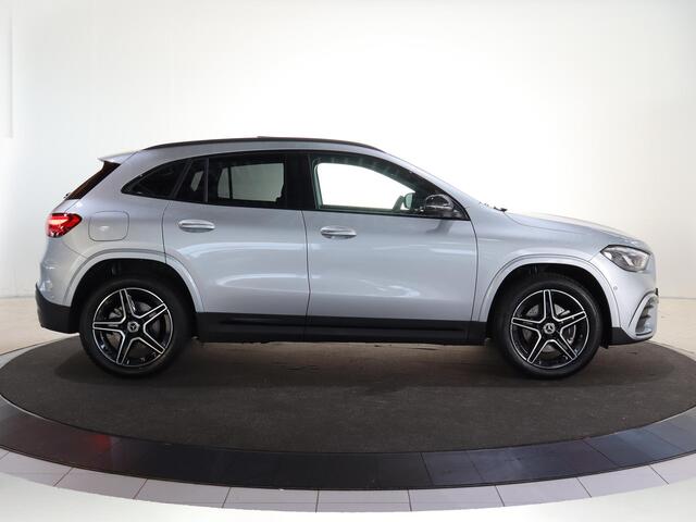 Mercedes-Benz GLA-KLASSE 250e Business Solution AMG | Night | Trekhaak | Panoramaschuifdak | 360 Camera | Dodehoekassistent | Sfeerverlichting |
