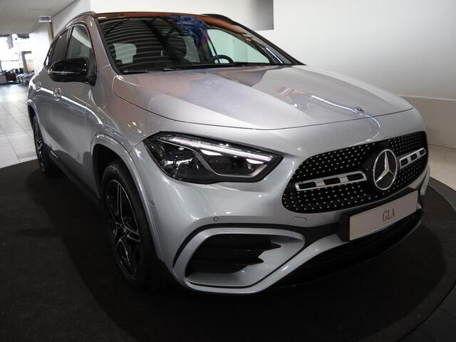 Mercedes-Benz GLA-KLASSE 250e Business Solution AMG | Night | Trekhaak | Panoramaschuifdak | 360 Camera | Dodehoekassistent | Sfeerverlichting |