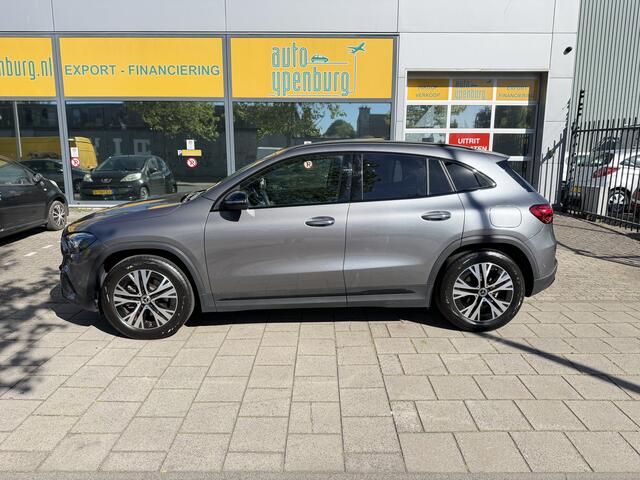 Mercedes-Benz GLA-KLASSE 200 Luxery Line * Panoramadak * Sfeerverlichting * Multibeam Led * Leder / Stof *