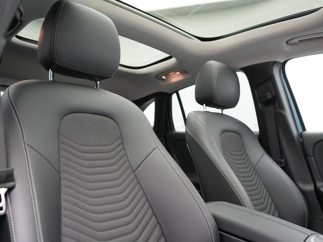 Mercedes-Benz GLA-KLASSE 250 e Style PHEV 218pk Dealer O.H. | Panodak | Adaptive Cruise | 360 Camera | Sportstoelen Memory & Verwarmd | Sfeerverlichting | Blis | Keyless | Apple Carplay | Navigatie | DAB | Plug In Hybrid |