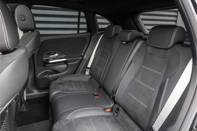 Mercedes-Benz GLA-KLASSE 200 d AMG Line 20 inch - Pano - Camera