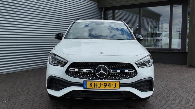 Mercedes-Benz GLA-KLASSE 250 e Business Solution AMG Limited NIGHT