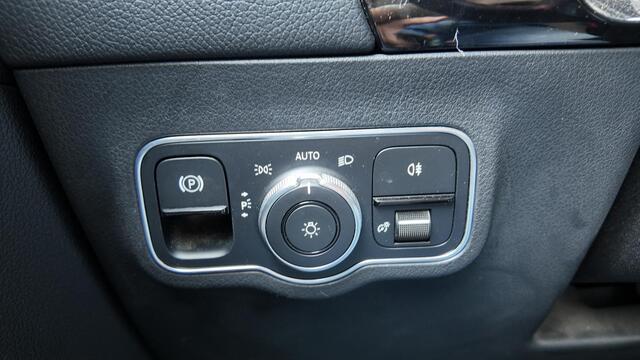 Mercedes-Benz GLA-KLASSE 250 e Business Solution AMG Limited NIGHT