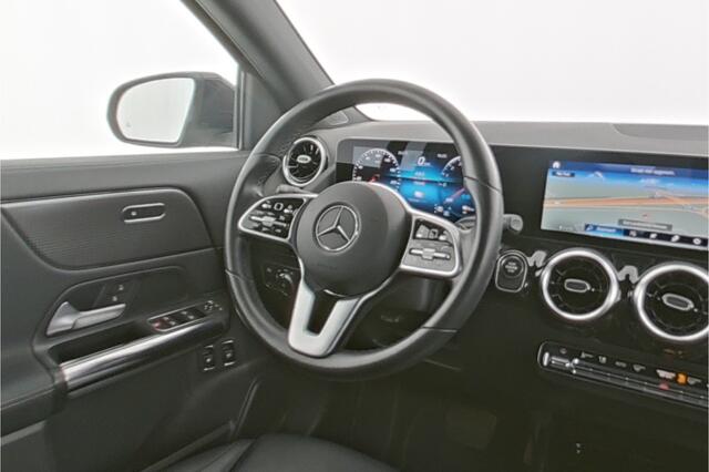 Mercedes-Benz GLA-KLASSE 250 e Progressive Plug-In Hybride Ledkoplampen | Parkeerpakket met achteruitrijcamera | Stoelverwarming | Dodehoekassistent. Inclusief 24 maanden Mercedes-Benz Certified garantie voor Europa.