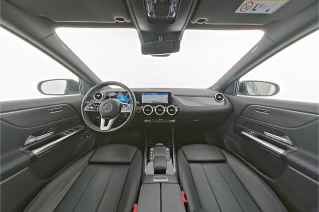 Mercedes-Benz GLA-KLASSE 250 e Progressive Plug-In Hybride Ledkoplampen | Parkeerpakket met achteruitrijcamera | Stoelverwarming | Dodehoekassistent. Inclusief 24 maanden Mercedes-Benz Certified garantie voor Europa.