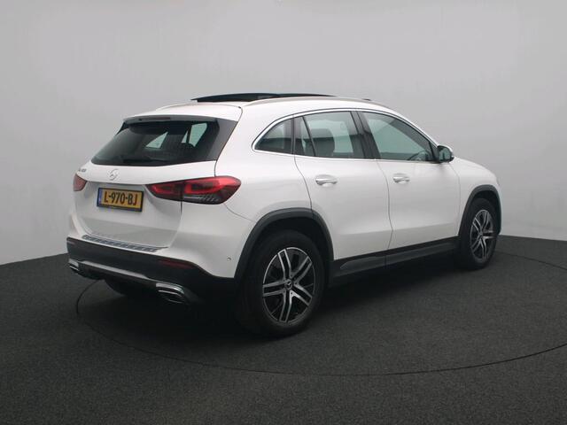Mercedes-Benz GLA-KLASSE 180 Business Solution Luxury Panorama Schuif-Kanteldak | Parkeerpakket met achteruitrijcamera | MultiBeam Ledkoplampen. Inclusief 24 maanden Mercedes-Benz Certified garantie voor Europa.