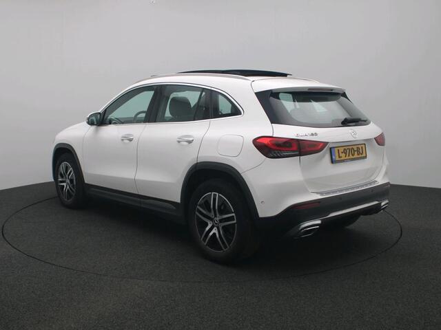 Mercedes-Benz GLA-KLASSE 180 Business Solution Luxury Panorama Schuif-Kanteldak | Parkeerpakket met achteruitrijcamera | MultiBeam Ledkoplampen. Inclusief 24 maanden Mercedes-Benz Certified garantie voor Europa.