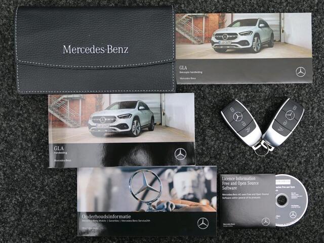 Mercedes-Benz GLA-KLASSE 180 Business Solution Luxury Panorama Schuif-Kanteldak | Parkeerpakket met achteruitrijcamera | MultiBeam Ledkoplampen. Inclusief 24 maanden Mercedes-Benz Certified garantie voor Europa.