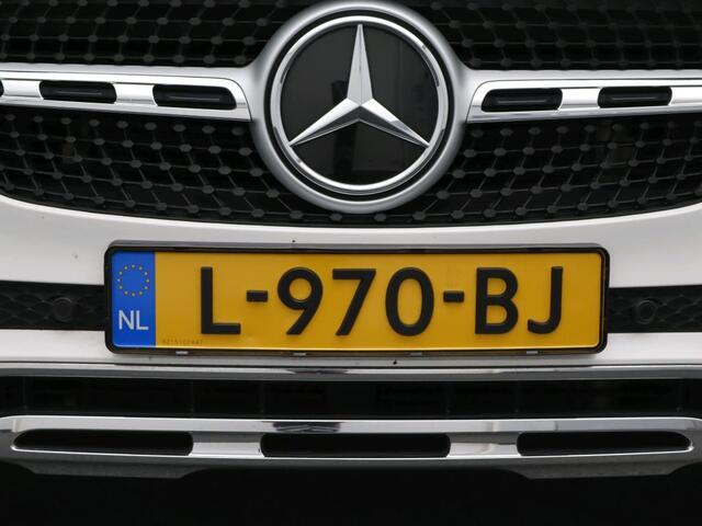 Mercedes-Benz GLA-KLASSE 180 Business Solution Luxury Panorama Schuif-Kanteldak | Parkeerpakket met achteruitrijcamera | MultiBeam Ledkoplampen. Inclusief 24 maanden Mercedes-Benz Certified garantie voor Europa.