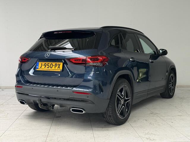 Mercedes-Benz GLA-KLASSE 200 Business Solution AMG | Trekhaak | Panoramadak | Achteruitrijcamera | Stoelverwarming |